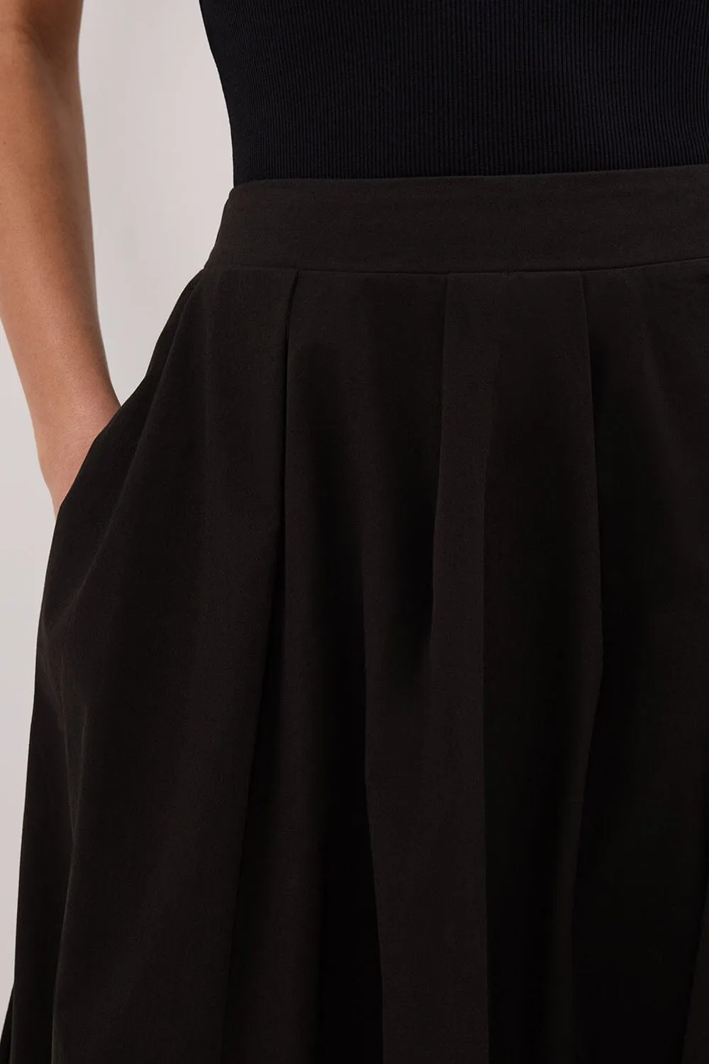 CONAGH BLACK POPLIN MIDI SKIRT