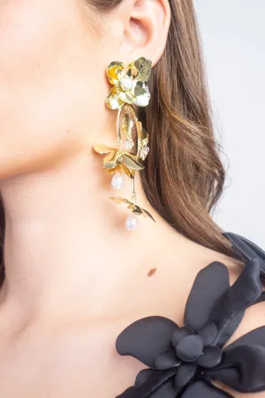 Fashion Gold and Pearl Metal Petal Earrings
