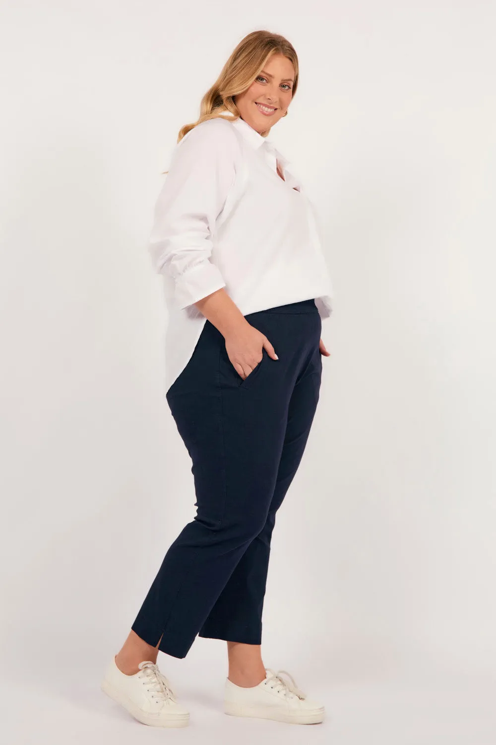 Regular Length Stretch Capri Pant in Navy