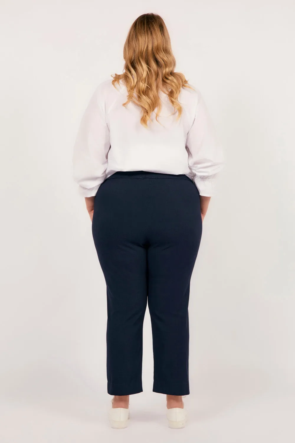 Regular Length Stretch Capri Pant in Navy