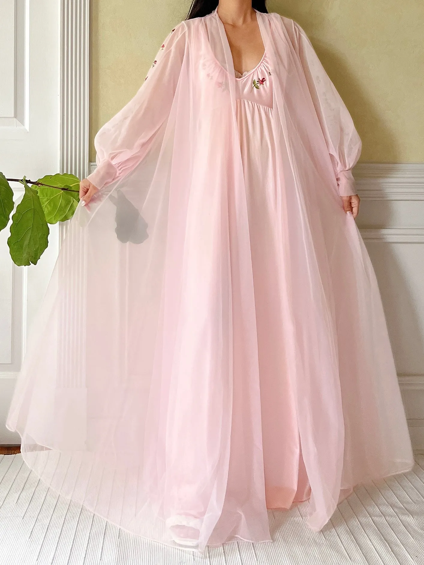 Vintage 2-Piece Nylon Peignoir Set  - M